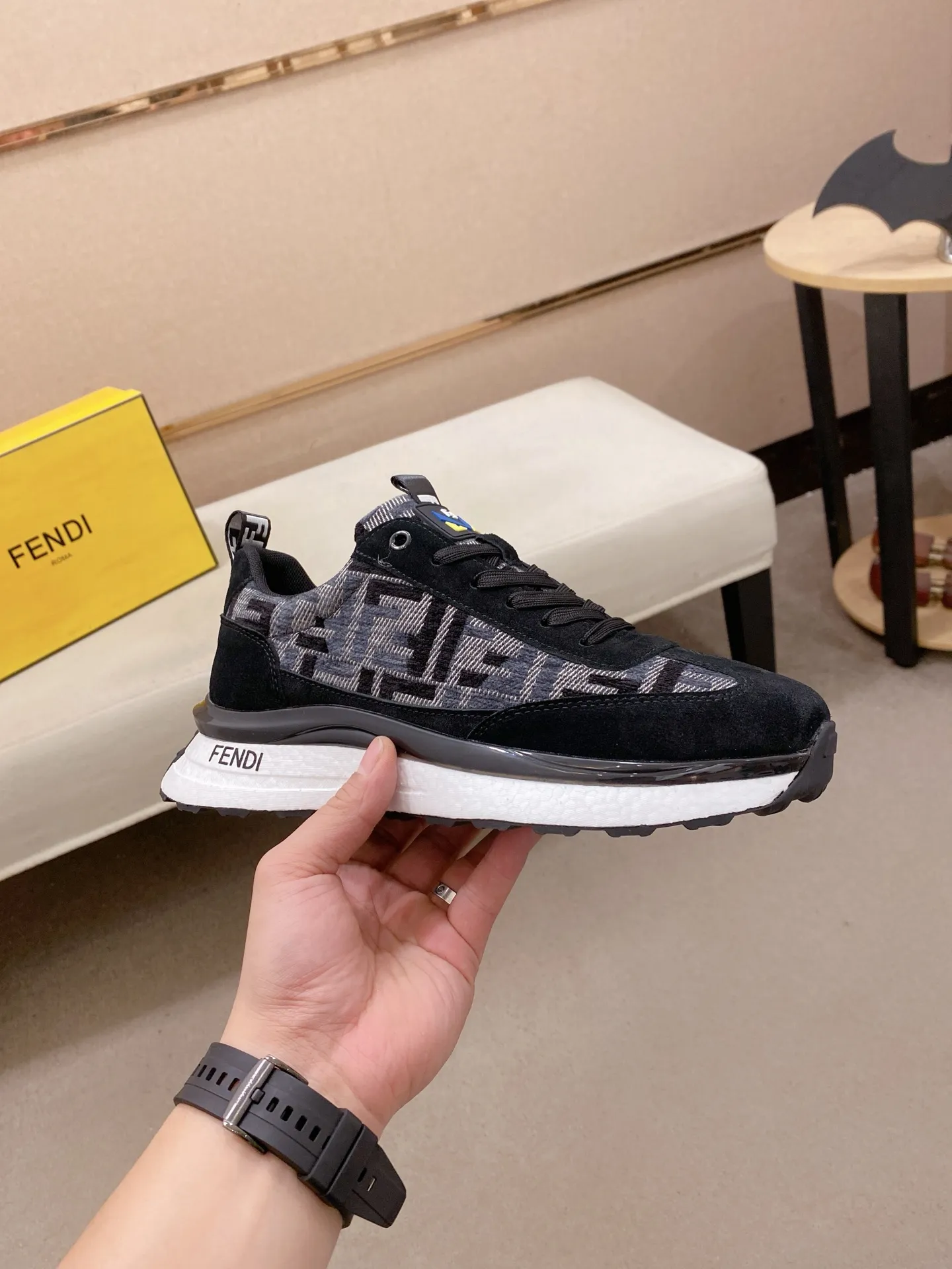 Factory price 442💰 (fendi) New high-top 👊🏻 upper 🇮🇹 imported cowhide fabric 🇩🇪 imported breathable mesh lining. The original outsole is molded to highlight the identity of every man, and the upper foot is elegant and stable🚶🏻🚶🏻The high-end custom counters reproduce the original version📯No matter the wind or rain, the shoe last remains unchanged and can withstand the verification of time🔍️,🔵 Size: 38-44